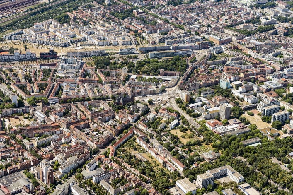 Luftaufnahme Karlsruhe - Stadtzentrum im Innenstadtbereich im Ortsteil Oststadt in Karlsruhe im Bundesland Baden-Württemberg, Deutschland