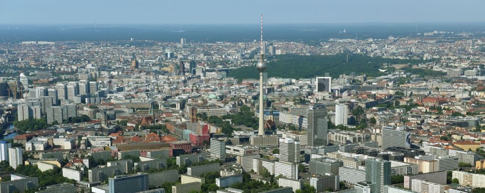 Berlin von oben - Stadtzentrum im Innenstadtbereich Ost am Berliner Fernsehturm im Ortsteil Mitte in Berlin, Deutschland