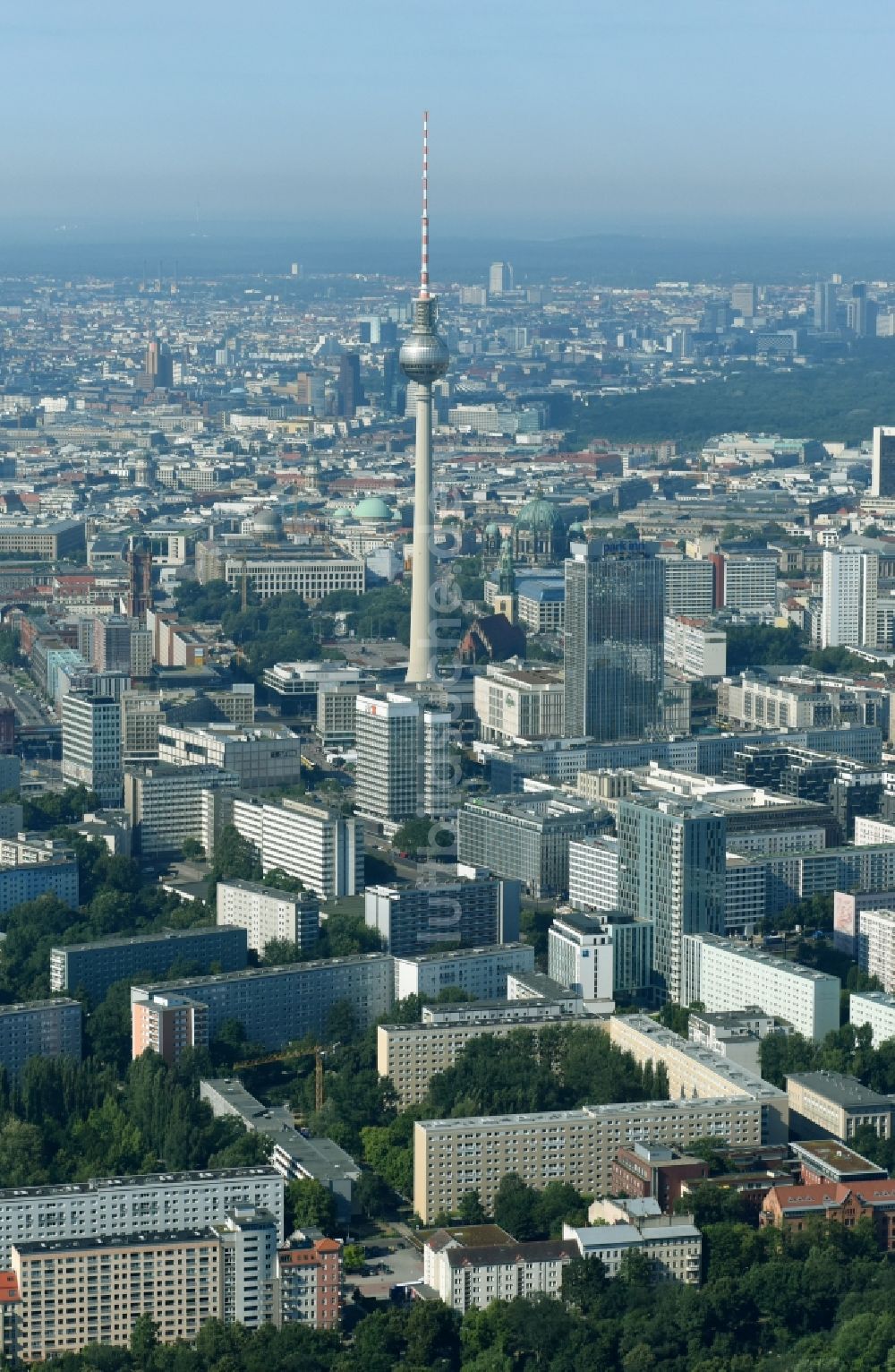 Berlin von oben - Stadtzentrum im Innenstadtbereich Ost am Berliner Fernsehturm im Ortsteil Mitte in Berlin, Deutschland