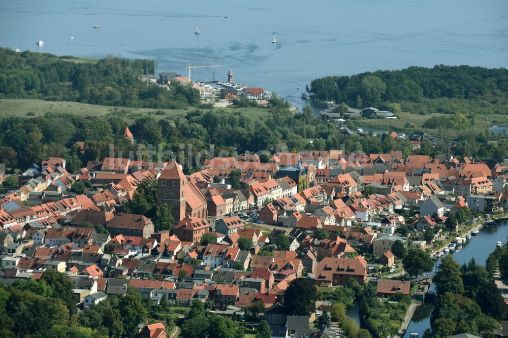 Luftaufnahme Plau am See - Stadtzentrum im Innenstadtbereich in Plau am See im Bundesland Mecklenburg-Vorpommern, Deutschland