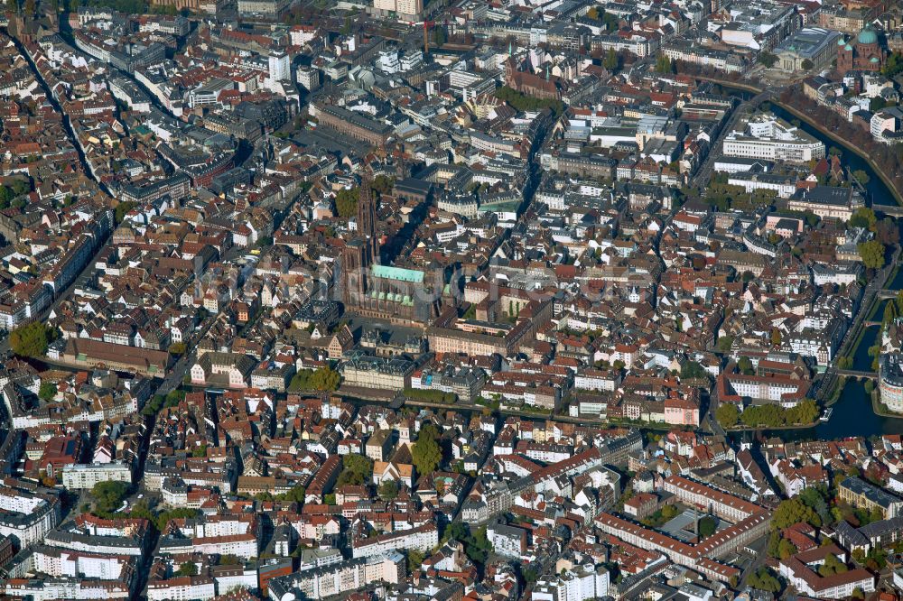 Strasbourg aus der Vogelperspektive: Stadtzentrum im Innenstadtbereich in Strasbourg - Straßburg in Grand Est, Frankreich