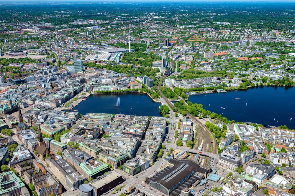 Luftbild Hamburg - Stadtzentrum im Innenstadtbereich am Ufer der Alster in Hamburg, Deutschland