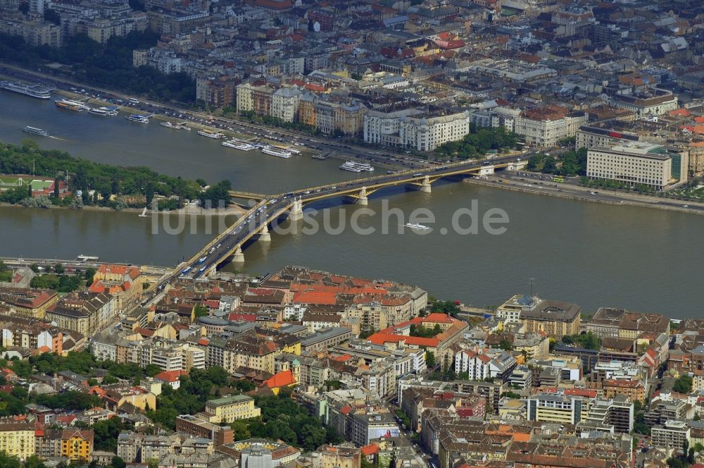 Luftaufnahme Budapest - Stadtzentrum im Innenstadtbereich am Ufer der Donau in Budapest in Ungarn