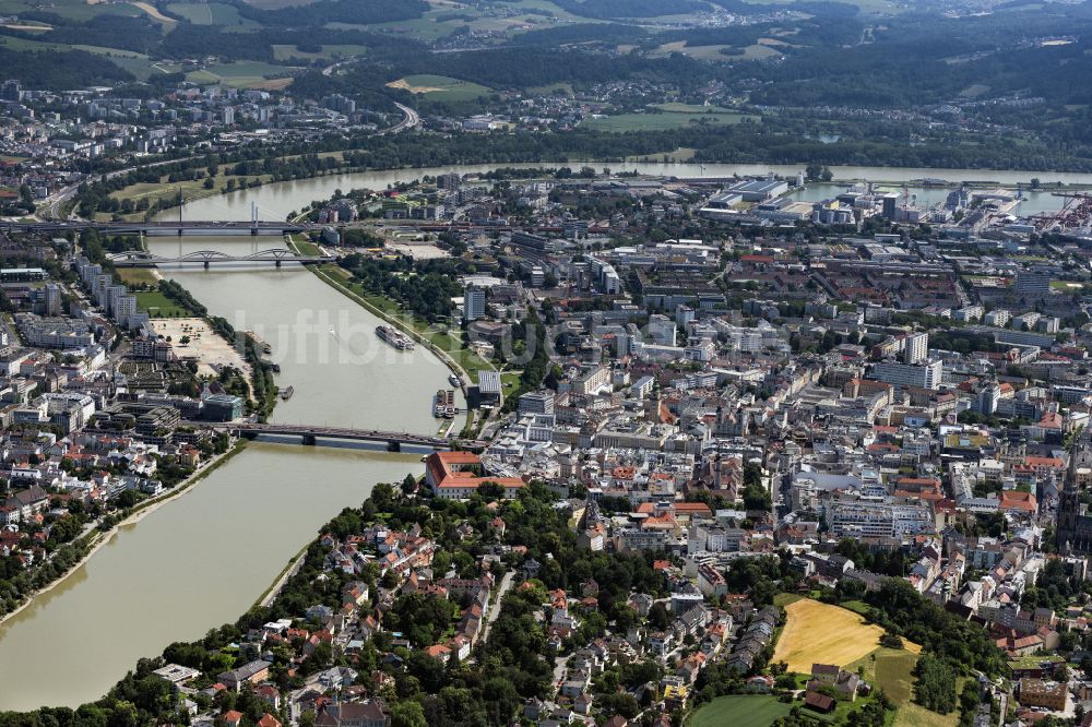 Luftbild Linz - Stadtzentrum im Innenstadtbereich am Ufer des Flußverlaufes der Donau in Linz in Oberösterreich, Österreich