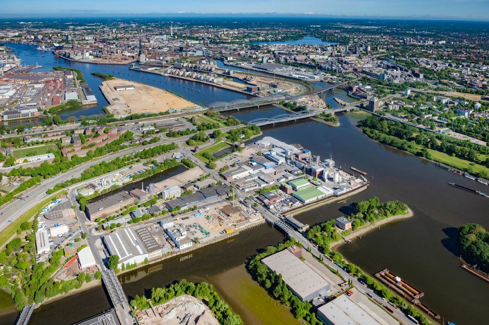 Luftbild Hamburg - Stadtzentrum im Innenstadtbereich am Ufer des Flußverlaufes Elbe am Brückenbauwerk der Elbbrücken - Norderelbbrücke - Freihafenelbbrücke in Hamburg, Deutschland
