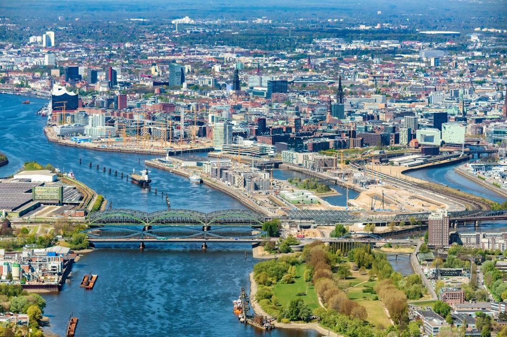 Luftaufnahme Hamburg - Stadtzentrum im Innenstadtbereich am Ufer des Flußverlaufes Elbe am Brückenbauwerk der Elbbrücken - Norderelbbrücke - Freihafenelbbrücke im Ortsteil Veddel in Hamburg, Deutschland