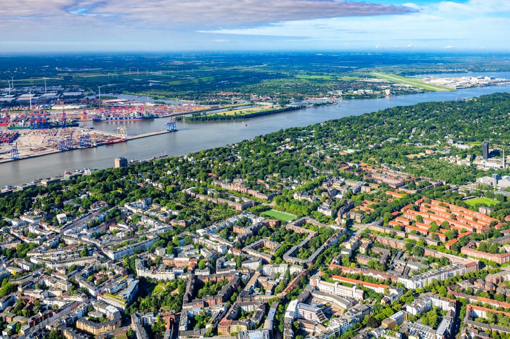 Hamburg von oben - Stadtzentrum im Innenstadtbereich am Ufer des Flußverlaufes der Elbe in Hamburg, Deutschland
