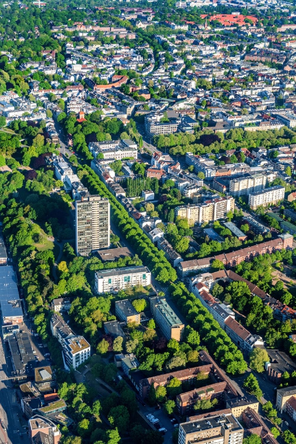 Luftaufnahme Hamburg - Stadtzentrum im Innenstadtbereich am Ufer des Flußverlaufes der Elbe im Ortsteil Altona in Hamburg, Deutschland