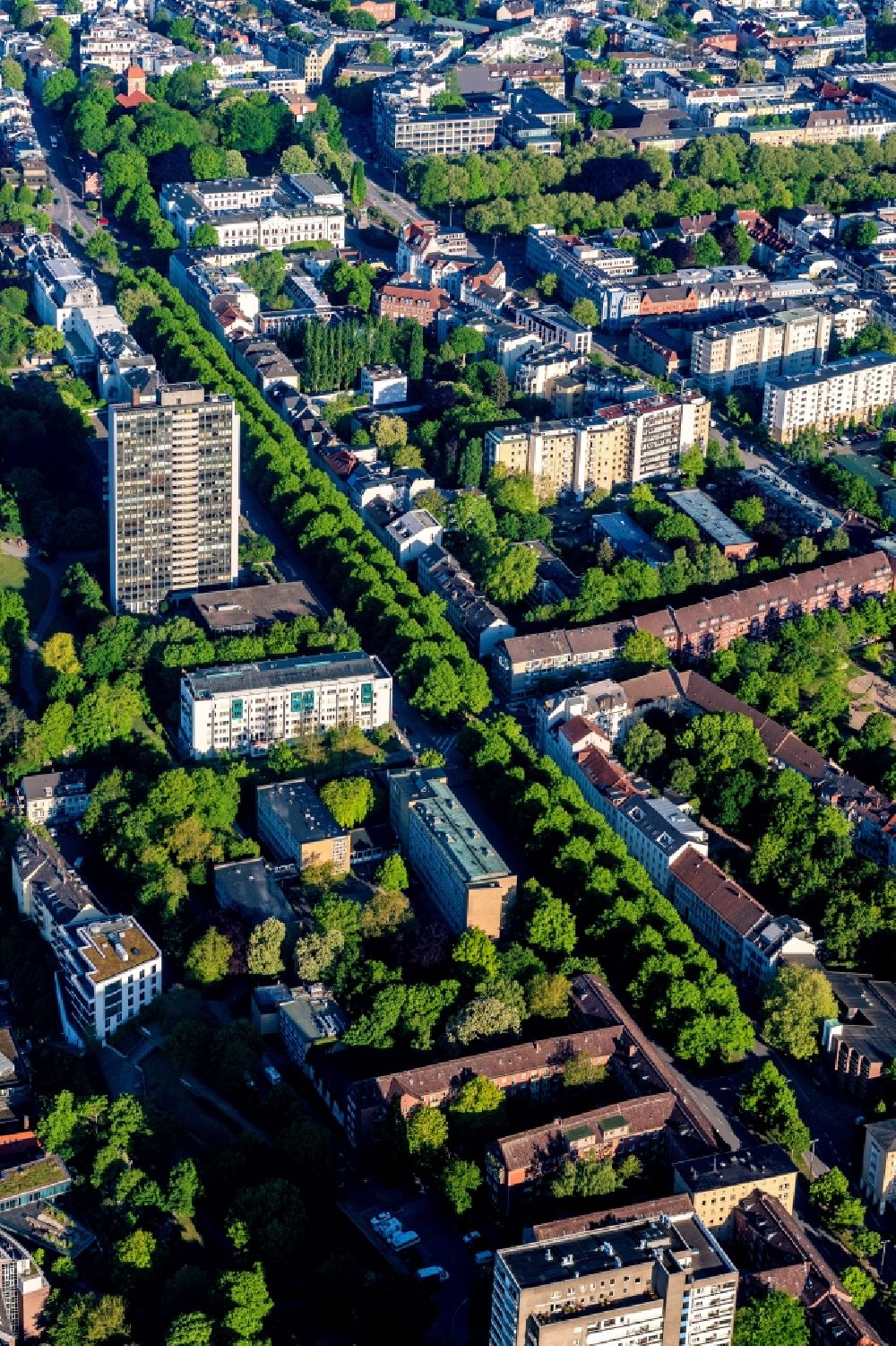 Hamburg von oben - Stadtzentrum im Innenstadtbereich am Ufer des Flußverlaufes der Elbe im Ortsteil Altona in Hamburg, Deutschland