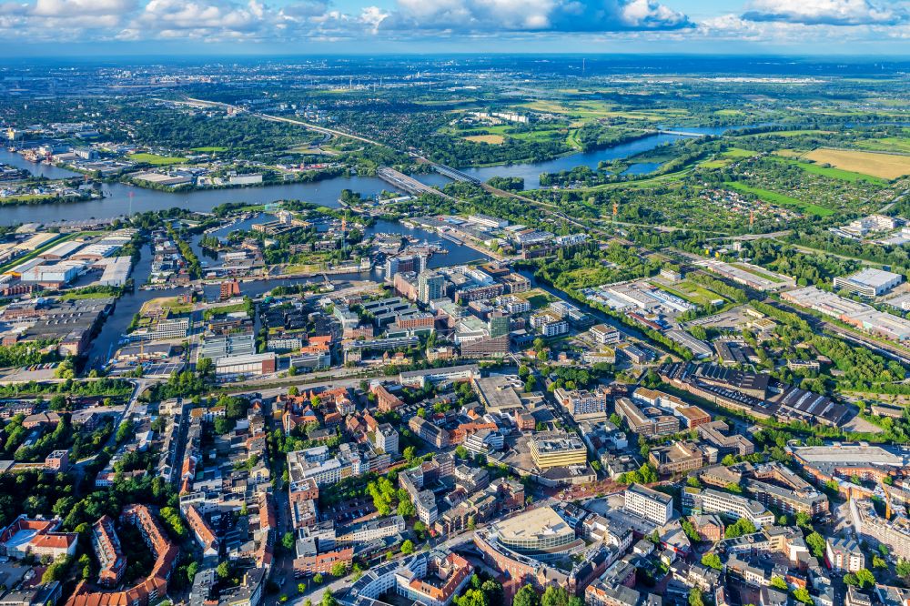 Luftaufnahme Hamburg - Stadtzentrum im Innenstadtbereich am Ufer des Flußverlaufes der Elbe im Ortsteil Harburg in Hamburg, Deutschland