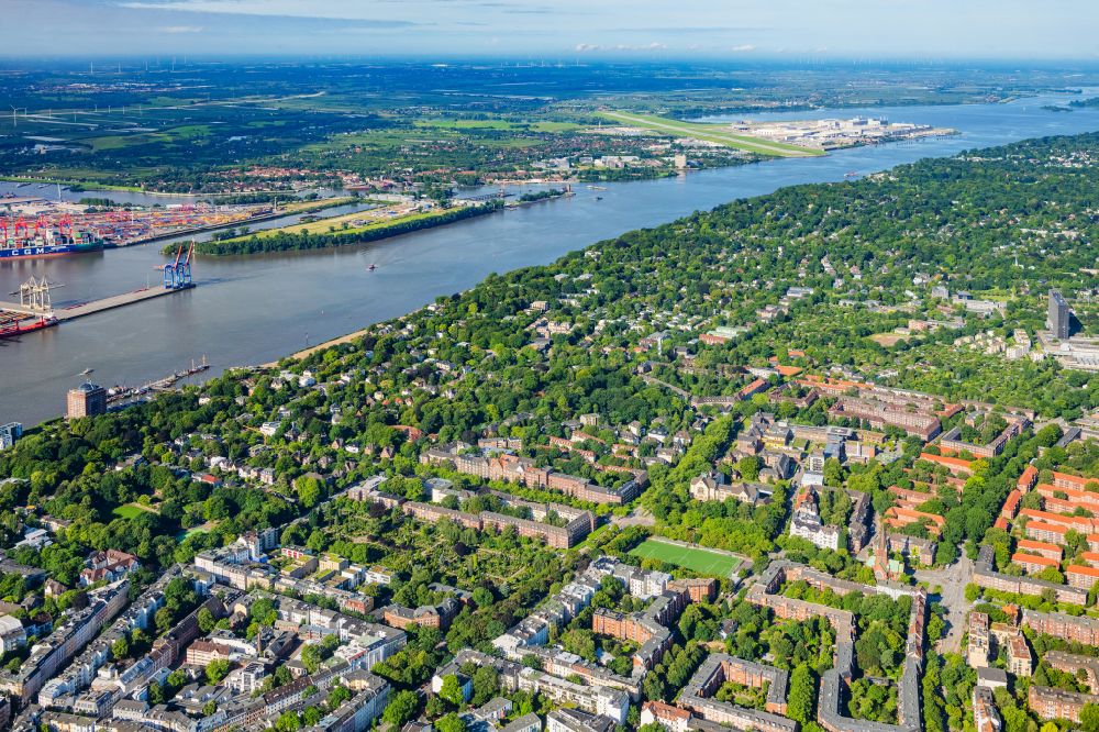Luftbild Hamburg - Stadtzentrum im Innenstadtbereich am Ufer des Flußverlaufes der Elbe im Ortsteil Othmarschen in Hamburg, Deutschland