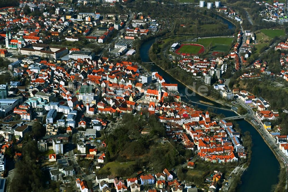 Luftbild Kempten (Allgäu) - Stadtzentrum im Innenstadtbereich am Ufer des Flußverlaufes der Iller in Kempten (Allgäu) im Bundesland Bayern, Deutschland