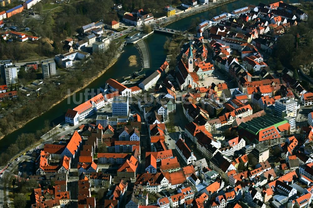 Kempten (Allgäu) von oben - Stadtzentrum im Innenstadtbereich am Ufer des Flußverlaufes der Iller in Kempten (Allgäu) im Bundesland Bayern, Deutschland