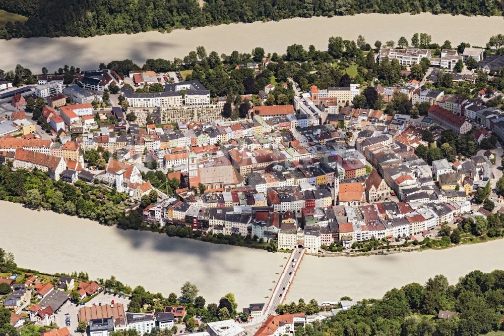 Luftbild Wasserburg am Inn - Stadtzentrum im Innenstadtbereich am Ufer des Flußverlaufes des Inn in Wasserburg am Inn im Bundesland Bayern, Deutschland