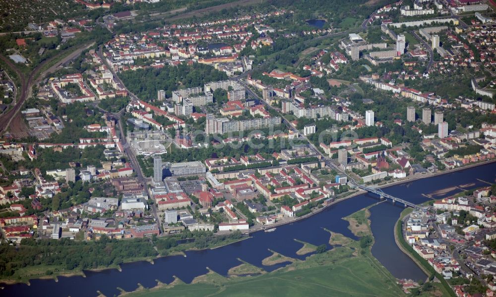 Luftbild Frankfurt (Oder) - Stadtzentrum im Innenstadtbereich am Ufer des Flußverlaufes der Oder in Frankfurt (Oder) im Bundesland Brandenburg, Deutschland