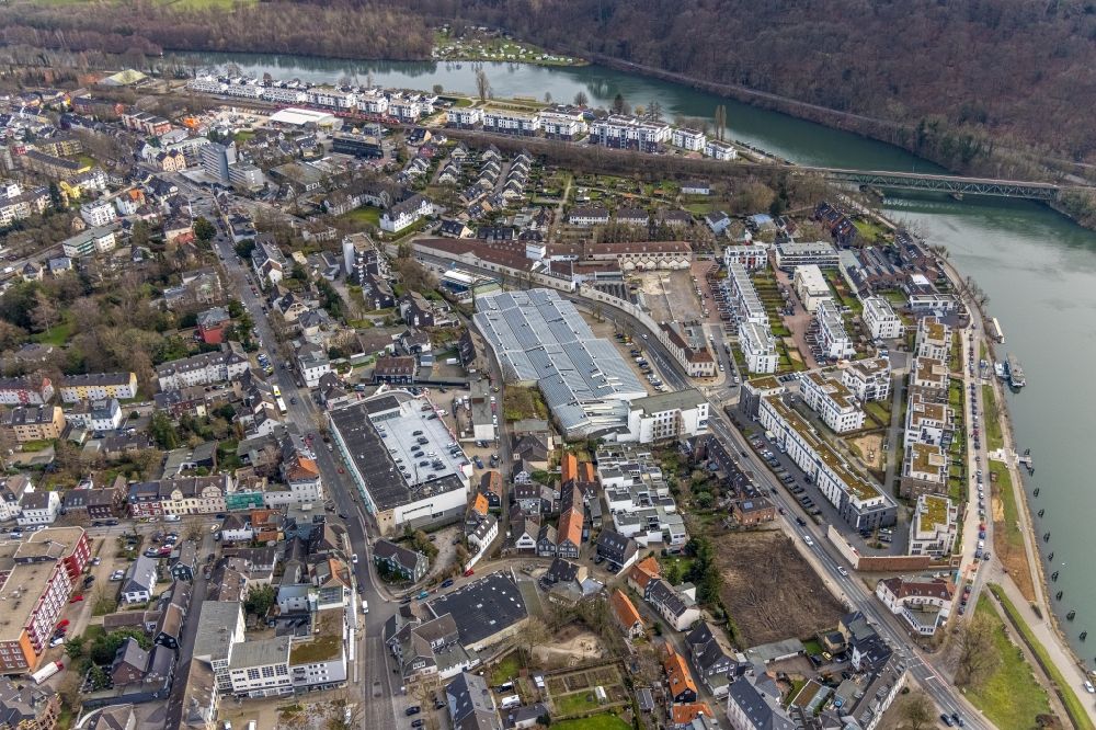 Luftaufnahme Kettwig - Stadtzentrum im Innenstadtbereich am Ufer des Flußverlaufes Ruhr in Kettwig im Bundesland Nordrhein-Westfalen