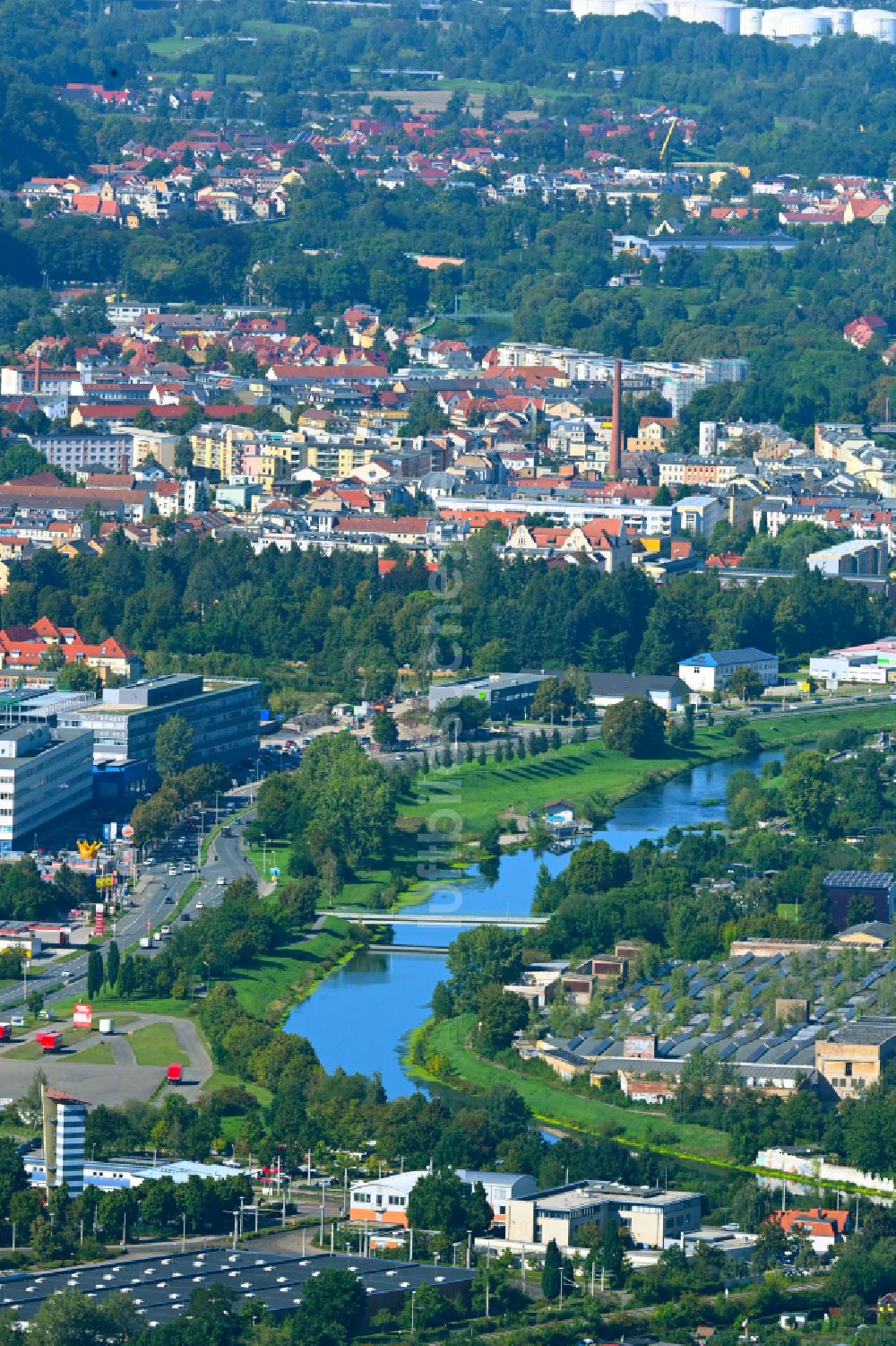 Luftbild Gera - Stadtzentrum im Innenstadtbereich am Ufer des Flußverlaufes Weiße Elster in Gera im Bundesland Thüringen, Deutschland