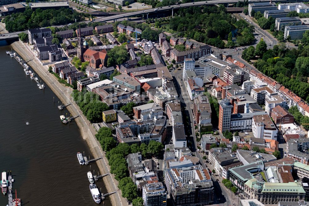 Luftbild Bremen - Stadtzentrum im Innenstadtbereich am Ufer des Flußverlaufes der Weser in Bremen, Deutschland