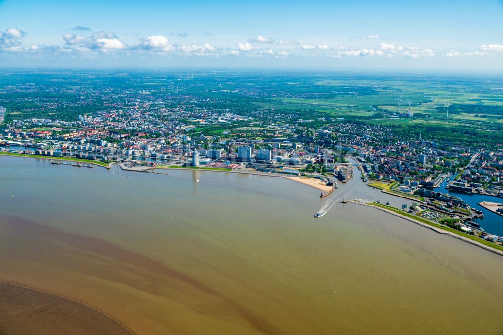 Luftbild Bremerhaven - Stadtzentrum im Innenstadtbereich am Ufer des Flußverlaufes Weser in Bremerhaven im Bundesland Bremen, Deutschland