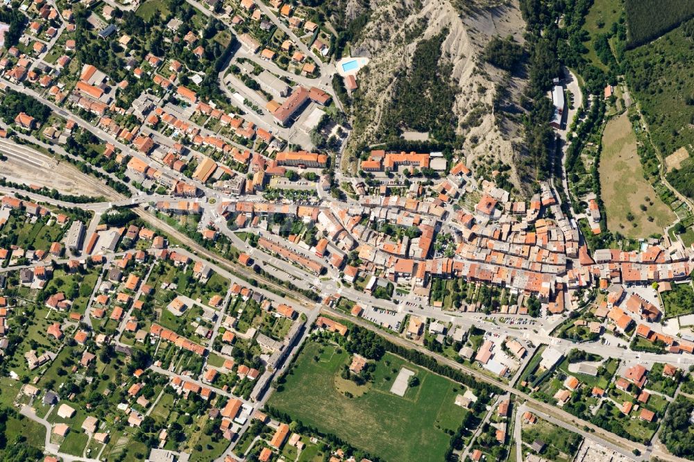 Luftaufnahme Veynes - Stadtzentrum im Innenstadtbereich in Veynes in Provence-Alpes-Cote d'Azur, Frankreich