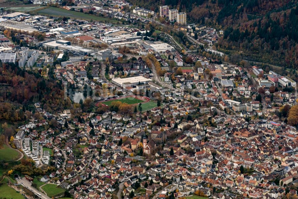 Waldkirch aus der Vogelperspektive: Stadtzentrum im Innenstadtbereich in Waldkirch im Bundesland Baden-Württemberg, Deutschland
