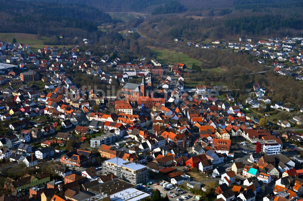 Walldürn von oben - Stadtzentrum im Innenstadtbereich in Walldürn im Bundesland Baden-Württemberg, Deutschland