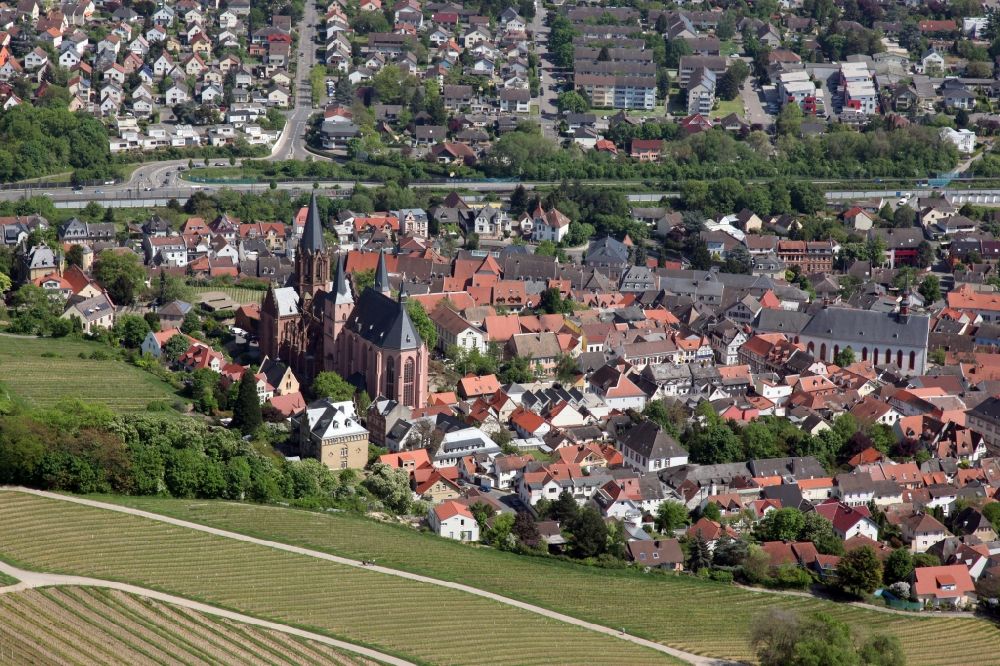 Oppenheim aus der Vogelperspektive: Stadtzentrum an der Katharinenkirche in Oppenheim im Bundesland Rheinland-Pfalz