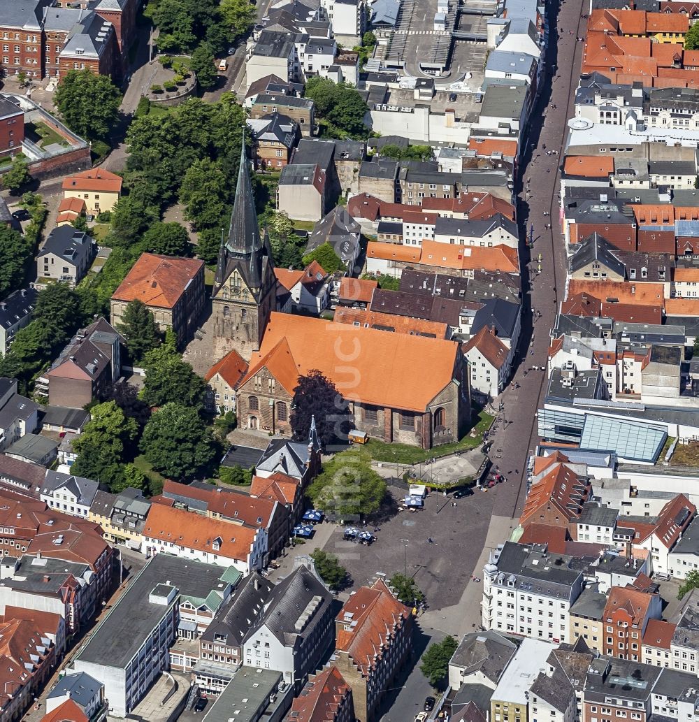 Flensburg von oben - Stadtzentrum mit Marktplatz und Fußgängerzone in Flensburg im Bundesland Schleswig-Holstein, Deutschland