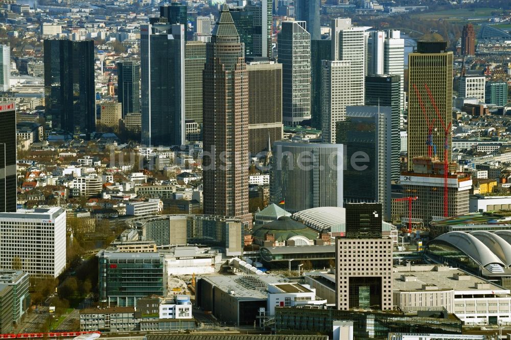 Luftbild Frankfurt am Main - Stadtzentrum mit der Skyline im Innenstadtbereich in Frankfurt am Main im Bundesland Hessen, Deutschland