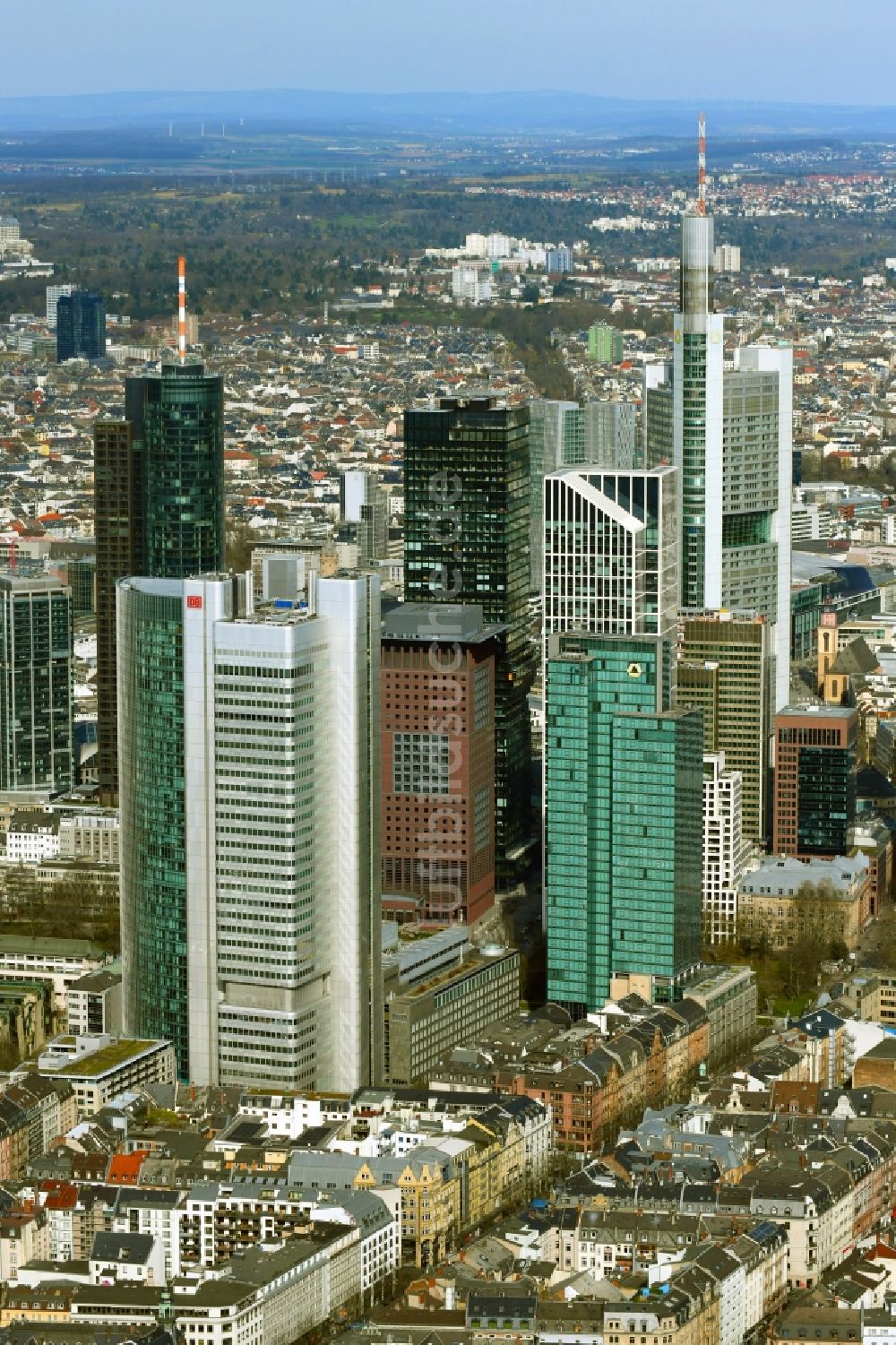 Luftaufnahme Frankfurt am Main - Stadtzentrum mit der Skyline im Innenstadtbereich in Frankfurt am Main im Bundesland Hessen, Deutschland