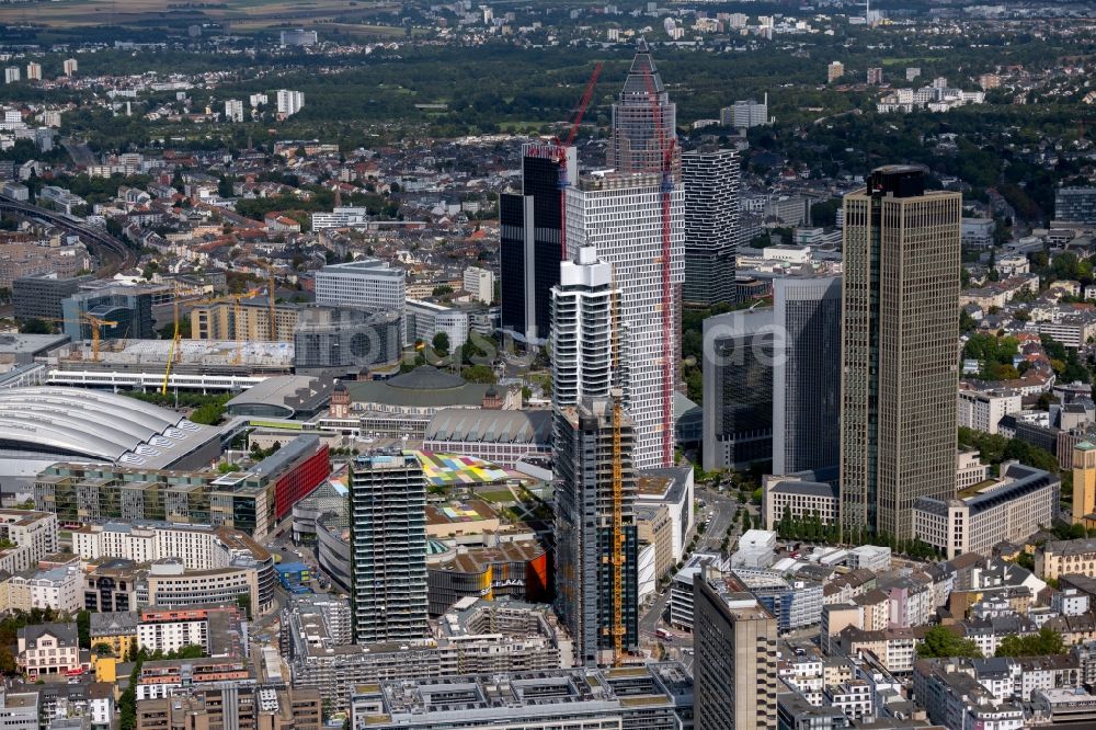 Luftaufnahme Frankfurt am Main - Stadtzentrum mit der Skyline im Innenstadtbereich im Ortsteil Innenstadt in Frankfurt am Main im Bundesland Hessen, Deutschland