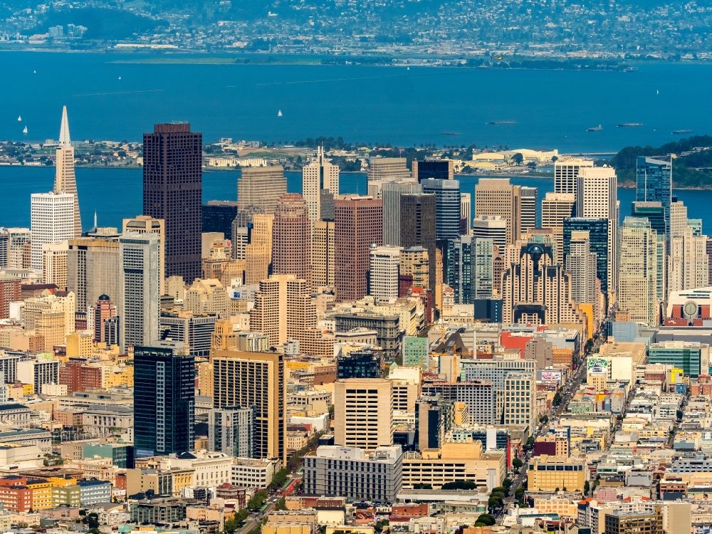 Luftaufnahme San Francisco - Stadtzentrum mit der Skyline im Innenstadtbereich in San Francisco in Kalifornien, USA