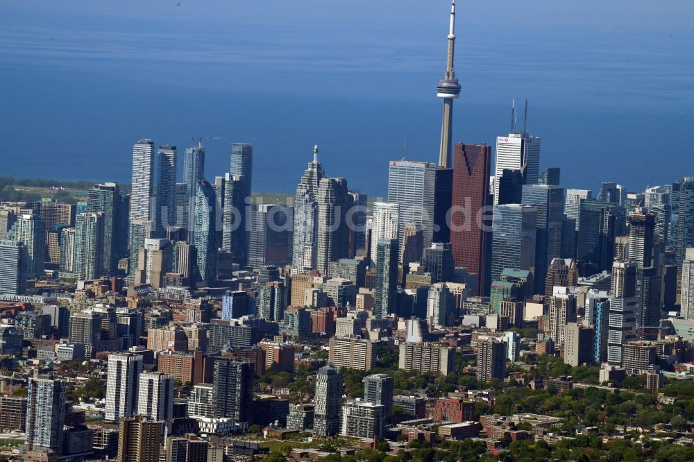 Luftaufnahme Toronto - Stadtzentrum mit der Skyline im Innenstadtbereich in Toronto in Ontario, Kanada