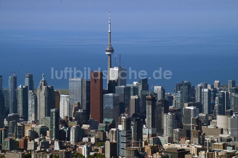 Luftbild Toronto - Stadtzentrum mit der Skyline im Innenstadtbereich in Toronto in Ontario, Kanada