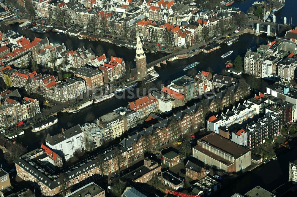 Luftbild Amsterdam - Stadtzentrum mit Stadtteilen Nieuwmarkt en Lasttage, Oudeschans und Rapenburgwai in Amsterdam Niederlande