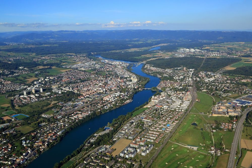Luftbild Rheinfelden (Baden) - Stadtzentrum am Ufer vom Grenzfluss Rhein in Rheinfelden (Baden) im Bundesland Baden-Württemberg, Deutschland, links und Rheinfelden, Kanton Aargau, Schweiz, rechts