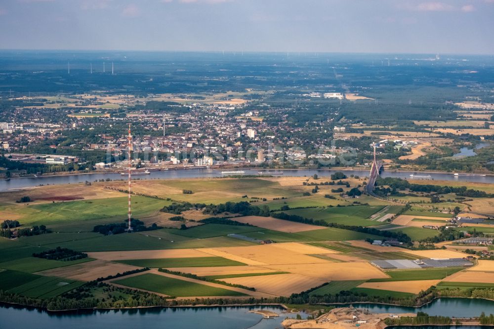 Wesel von oben - Stahlmast- Funkturm und Sendeanlage als Grundnetzsender Büdericher Fernsehturm in Wesel im Bundesland Nordrhein-Westfalen, Deutschland
