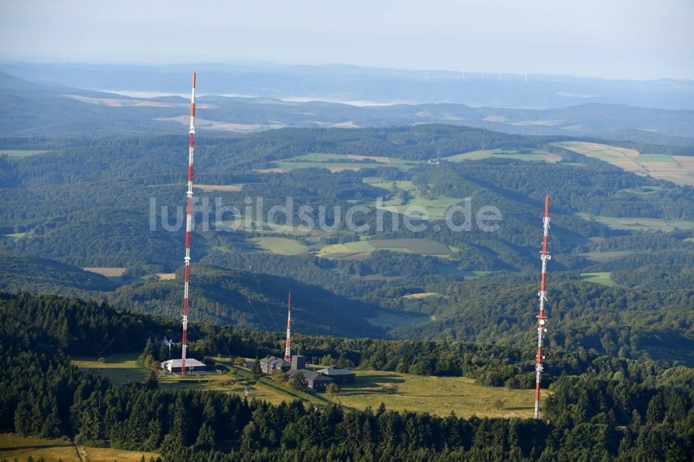 Luftaufnahme Hessisch Lichtenau - Stahlmast- Funkturm und Sendeanlage als Grundnetzsender Hoher Meißner in Hessisch Lichtenau im Bundesland Hessen, Deutschland