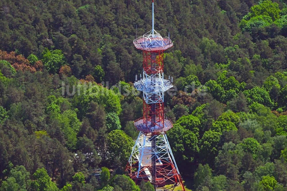 Luftbild Berlin - Stahlmast- Funkturm und Sendeanlage als Grundnetzsender und Richtfunkanlage im Ortsteil Frohnau in Berlin, Deutschland