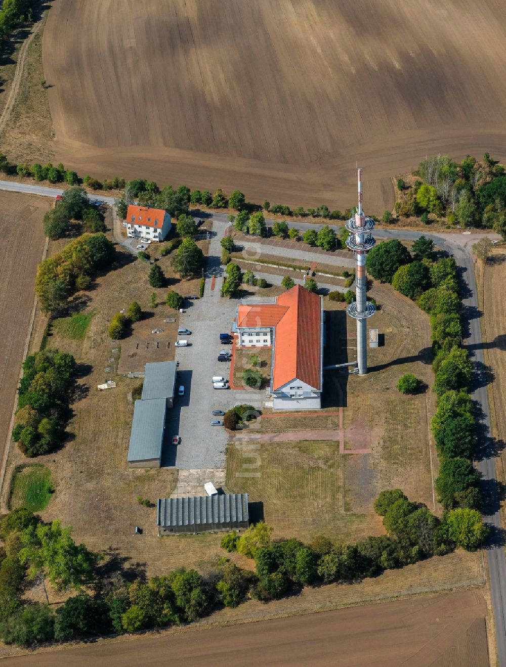 Seeben von oben - Stahlmast- Funkturm und Sendeanlage als Grundnetzsender in Seeben im Bundesland Sachsen-Anhalt, Deutschland