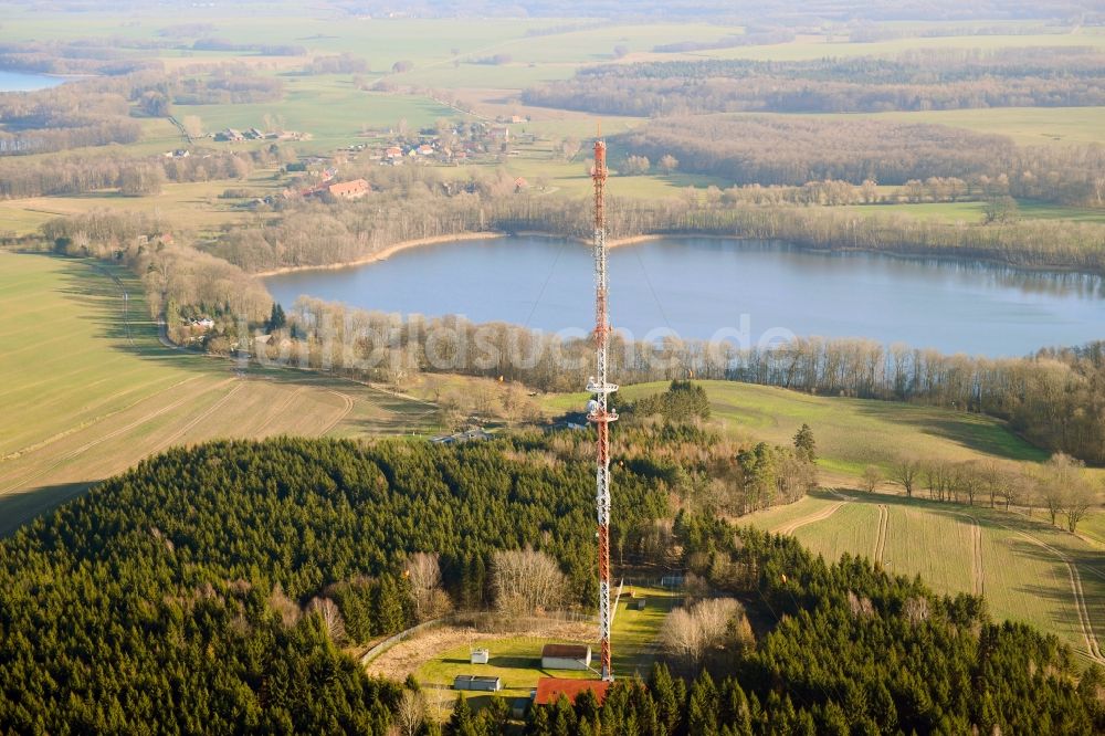 Luftaufnahme Leizen - Stahlmast- Funkturm und Sendeanlage als Grundnetzsender Sender Röbel-Woldzegarten in Leizen im Bundesland Mecklenburg-Vorpommern, Deutschland
