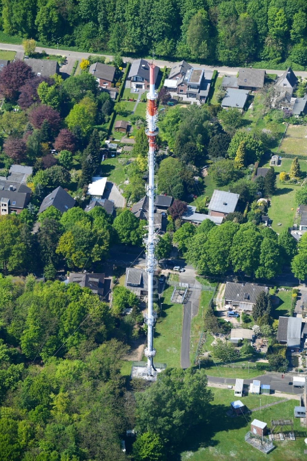Luftaufnahme Kleve - Stahlmast- Funkturm und Sendeanlage als Grundnetzsender des WDR in Kleve im Bundesland Nordrhein-Westfalen, Deutschland