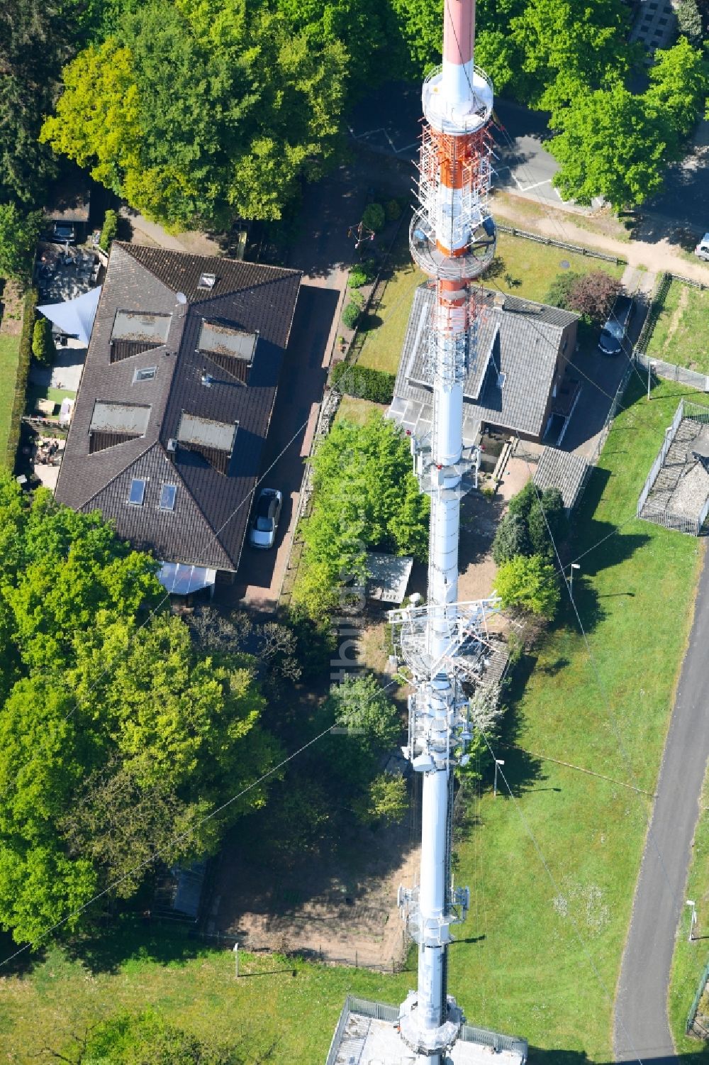 Luftaufnahme Kleve - Stahlmast- Funkturm und Sendeanlage als Grundnetzsender des WDR in Kleve im Bundesland Nordrhein-Westfalen, Deutschland