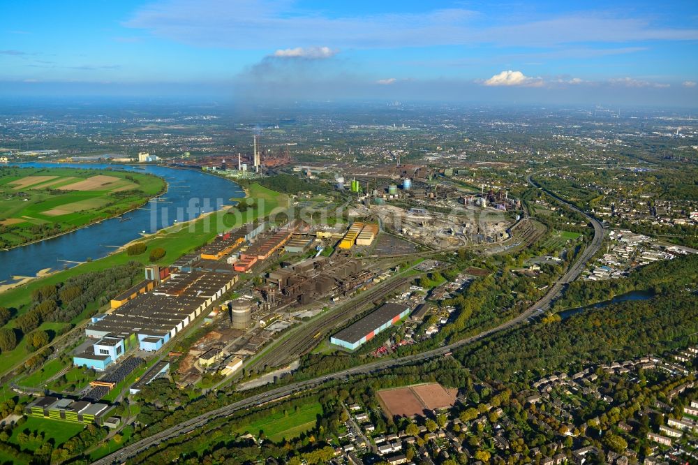 Duisburg von oben - Stahlwerk der Thyssen Beeckerwerth in Duisburg im Bundesland Nordrhein-Westfalen