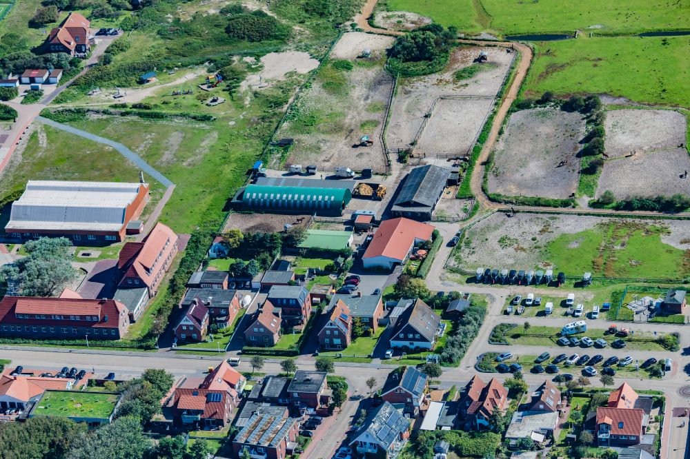 Luftbild Norderney - Stallungen und Koppeln der Reitstall der Familie Tegtmeyer auf der Insel Norderney im Bundesland Niedersachsen, Deutschland