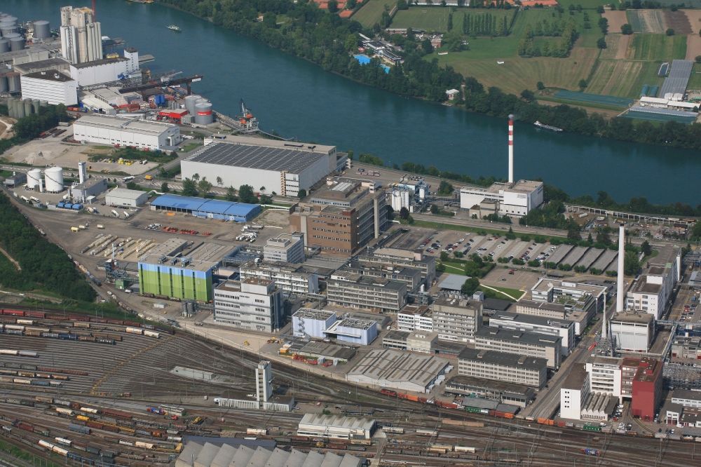 Muttenz von oben - Standort des Industrieparks Infrapark-Baselland AG in Muttenz im Kanton Basel-Landschaft, Schweiz