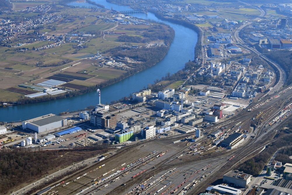 Muttenz von oben - Standort des Industrieparks Infrapark-Baselland AG am Rhein in Muttenz im Kanton Basel-Landschaft, Schweiz