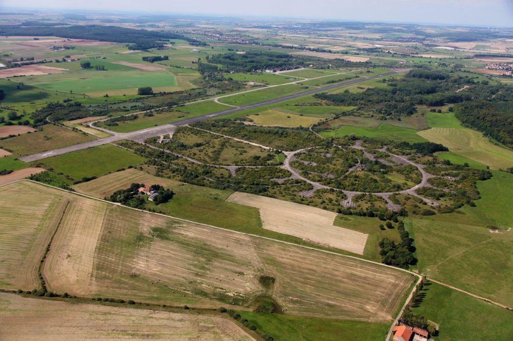 Luftbild Grostenquin - Startbahn und Landebahn am ehemaligen Flugplatz in Grostenquin in Grand Est, Frankreich