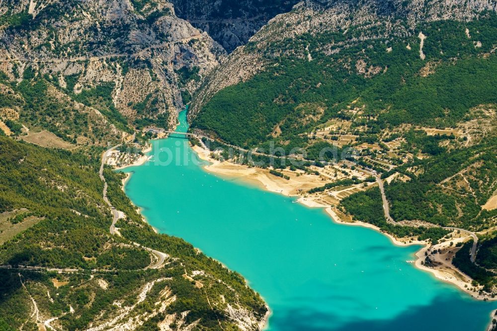 Luftbild Aiguines - Staubecken und Badesee Lac de Sainte-Croix in Aiguines in Provence-Alpes-Cote d'Azur, Frankreich