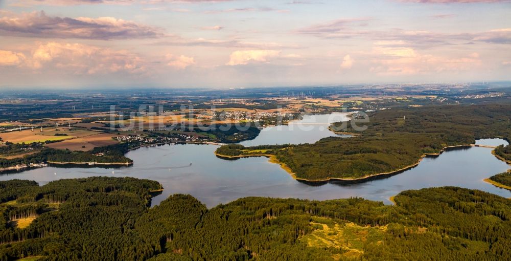 Luftaufnahme Möhnesee - Staubecken und Stausee Möhnesee im Bundesland Nordrhein-Westfalen, Deutschland